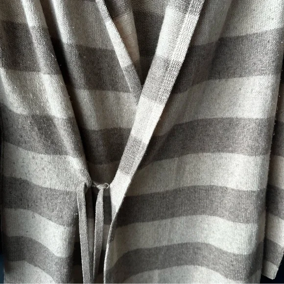 🩶 BANANA REPUBLIC women’s hooded cardigan size medium gray and tan stripes - Picture 5 of 11